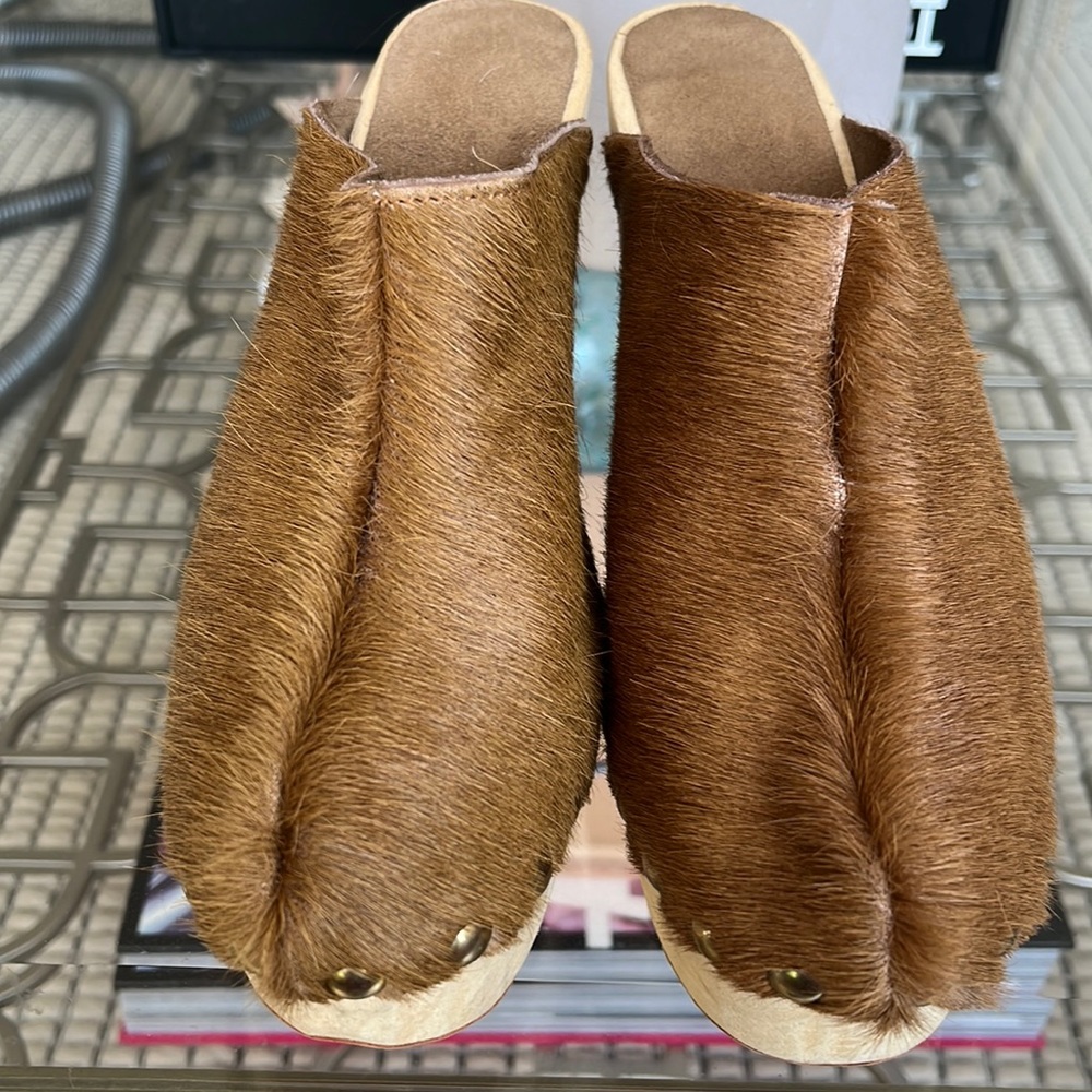 VINTAGE INSPIRED - BROTHER VELLIES PONY HAIR CLOGS. Size 7